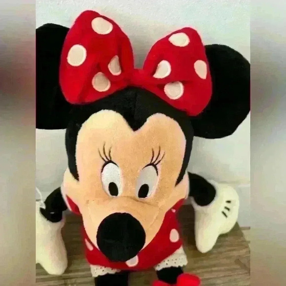 Official Minnie Mouse plush - Picture 4 of 7